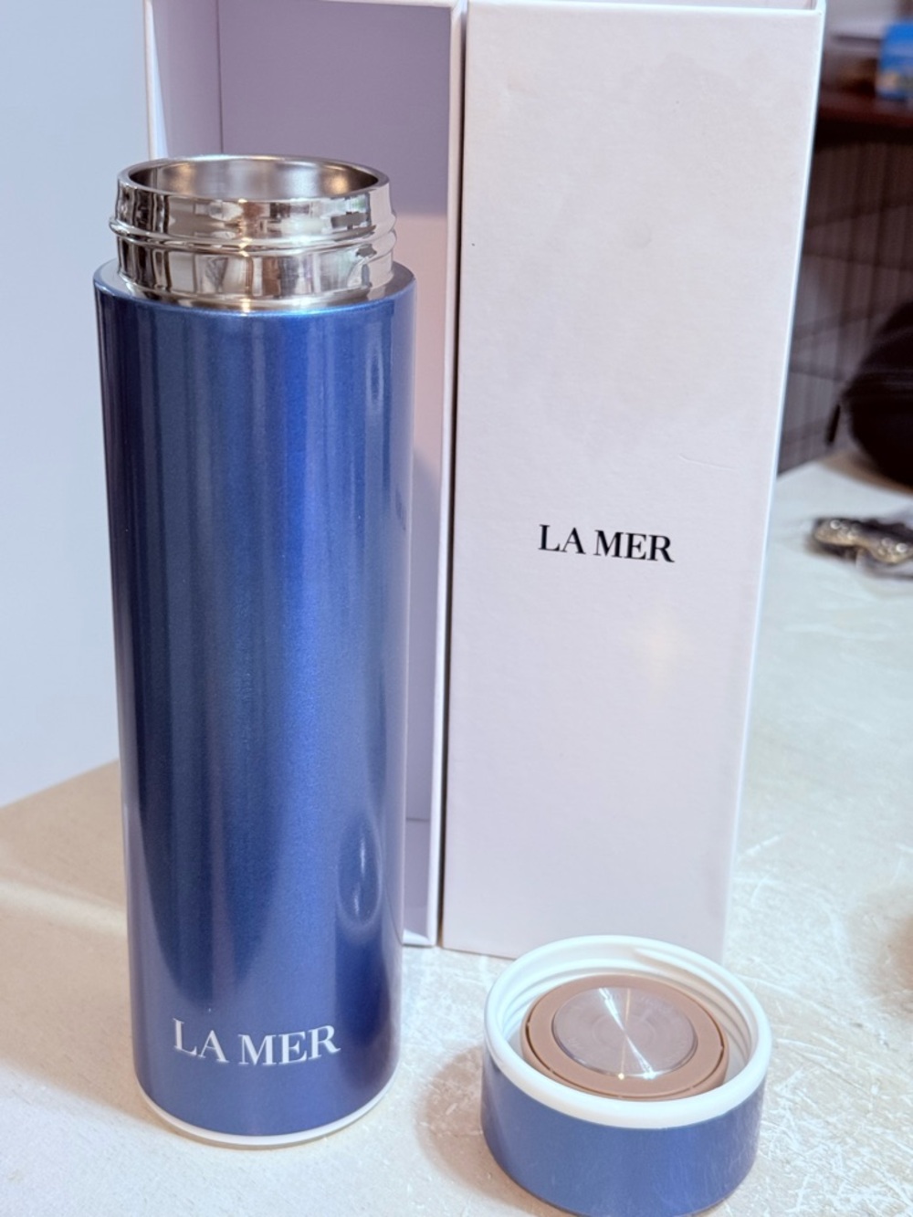 La Mer Metallic Blue Insulated Tumbler Bottle